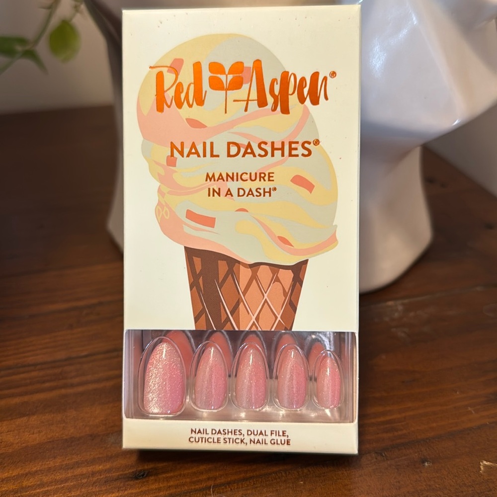 RED ASPEN peaches and cream Cara Nail Dashes 24 Pop On Almond